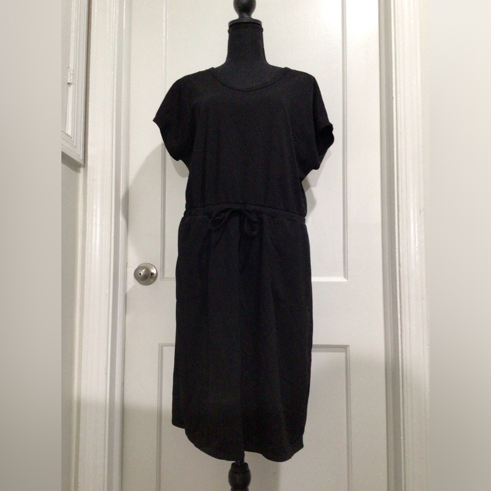 Medium Casual black dress with pockets